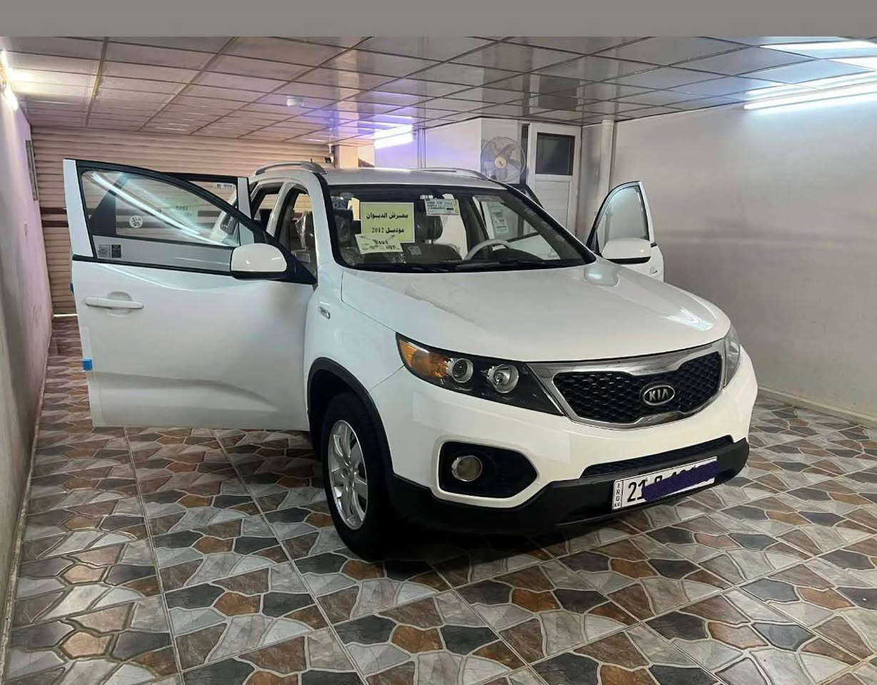 كيا سورنتو خليجي 
موبايل***********
شركت البخيت موديل2012
محرك4سلندر دوش حجم محرك2400
لون ابيض ثلجي
سياره 7راكب3مقعد
قطر صبغ مابي فقط بارد كارت سونار بل منشوره
محرك قبغ مفتوح بدون عيب لا صرف لابخار
سياره دينار ما تصرف عليه جهاز تخم تاير صدر بطاريه كلها جديد
سنويه2031هزه براد جديد بسمي
مكان سياره كركوك استفسار*********** كركوك, العراق
