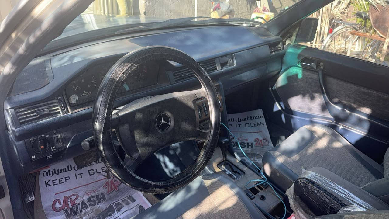 مارسيدس دب موديل ١٩٨٧ سياره جديده بمعنى الكلمه مكفوله من الضربة الكص سيارة بلاديه كله كير محرك بلاد تخم تاير حداديه كله جديد رقم انكليزي سنويه لل ٣٠ تريد وكاله او تحويل مكانه نجف شارع المطار *********** مكلف بالنشر تصل عل رقم 
السعر ٦٠ وبيه مجال للشراي
