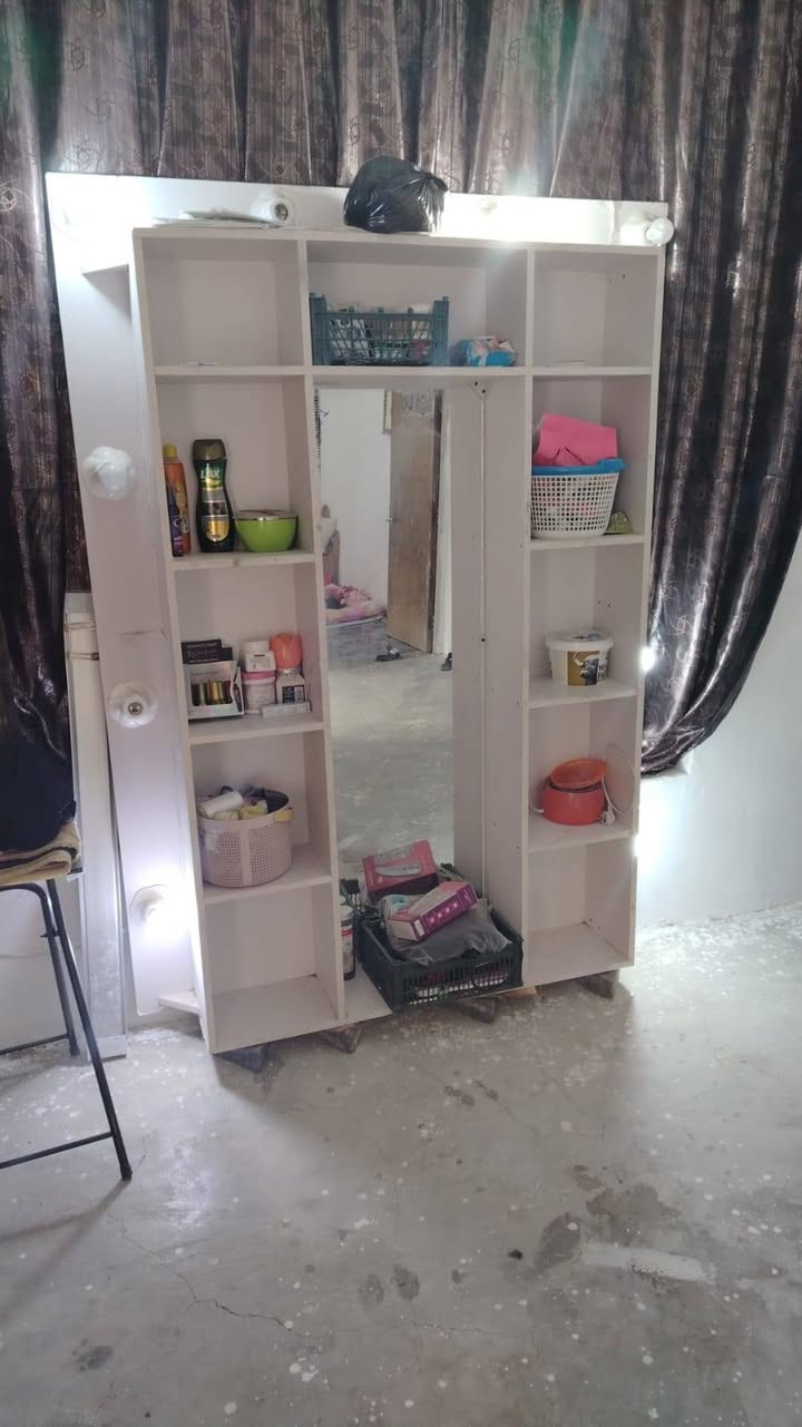 أغراض بيت للبيع نضيفات جدا اني مكلف بل نشر الاتصال ***********
