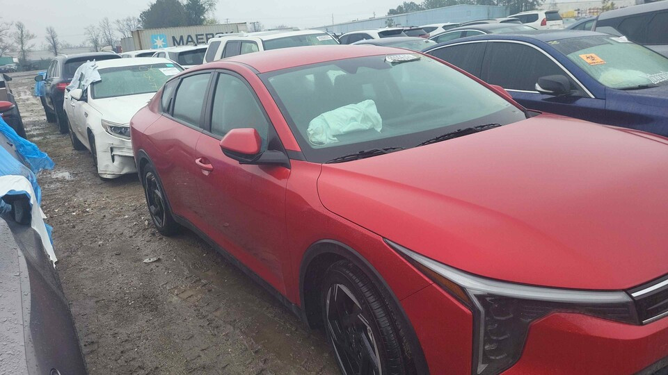 سلام عليكم ارجو قرأت المنشور للاخير رحمه الله والدكم 

K4 2025 EX 

كي فور 2025 EX تقرير امطار شغال من امريكا السياره كفاله من دعاميه للدعاميه لا حادث ولا صبغ ولا بارد السياره حره بدون رقم باسمي مدفوع كمركه تترقم جميع المحافظات منفيس باسمي ابصملك وبن ما اتريد 

السياره المصلحه بلكامل لكن  بيه شويه ملاحظات ارجو الانتباء

نقص مثلث وره جامه العبري جهه سايق وايرباك ما امبدل ودكم يم الكير مال اتوهولد وومال الكامره حرف P  وسماعات خليفيه عدد 2 اما بقيه سياره كله شغال وعلى الظمان ابيه السياره زيرو زيرو 

السعر 175 وبيه مجال للشراي 

مكاني البصرة

***********

شباب الله يرحم والدكم السوق كلشي بي المكفوله ومهجومه ونص ونص اذا ما اتعجبك اعبر المنشور الله يرضى عليك
