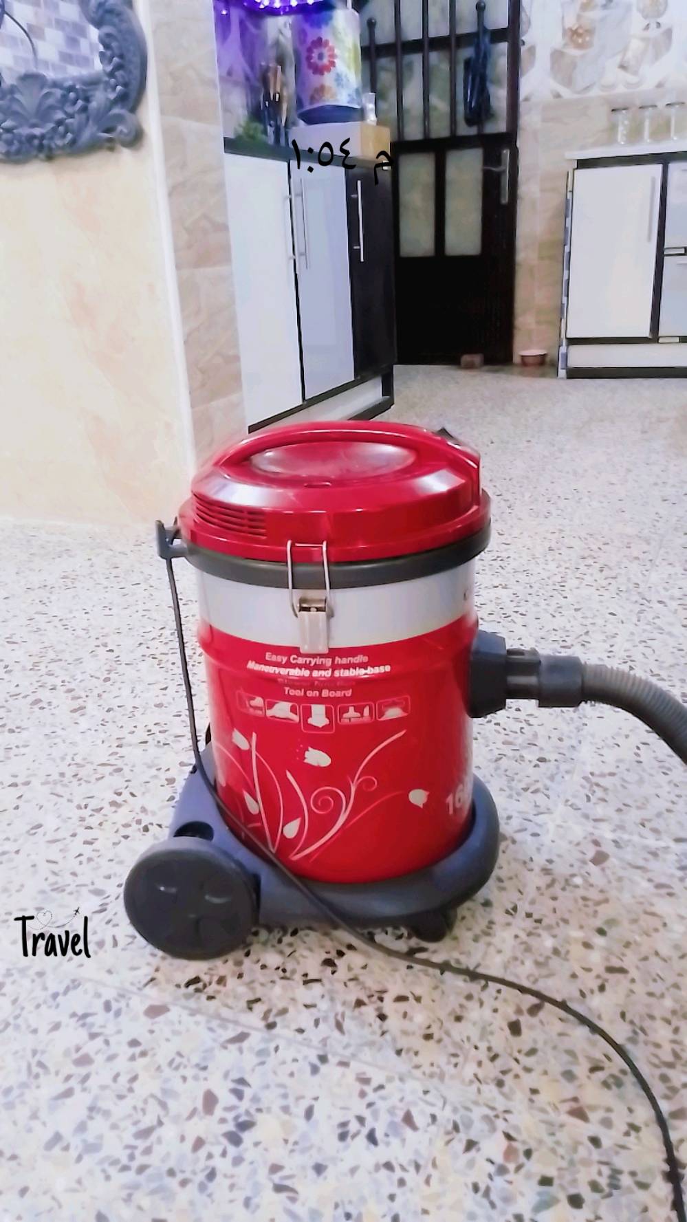 مكنسه كهربائيه نضيفه شغاله مابيه اي شي ب٥٠ وبيهه مجال للشراي