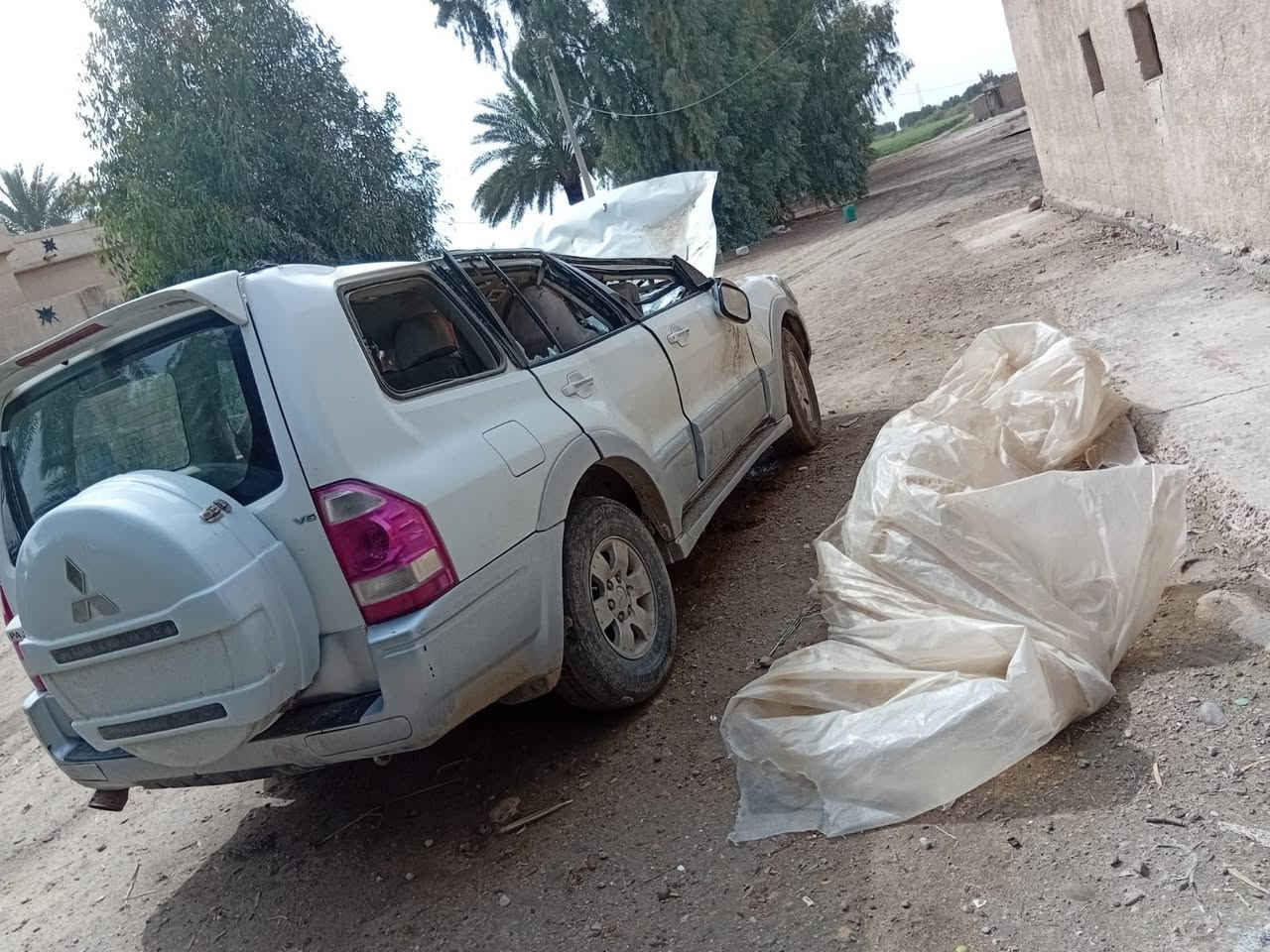 السلام عليكم للبيع باجيرو 2007 رقم بغداد تنباع على حادثه السعر 55 وبيه مجال ‭0783 821 4853‬
