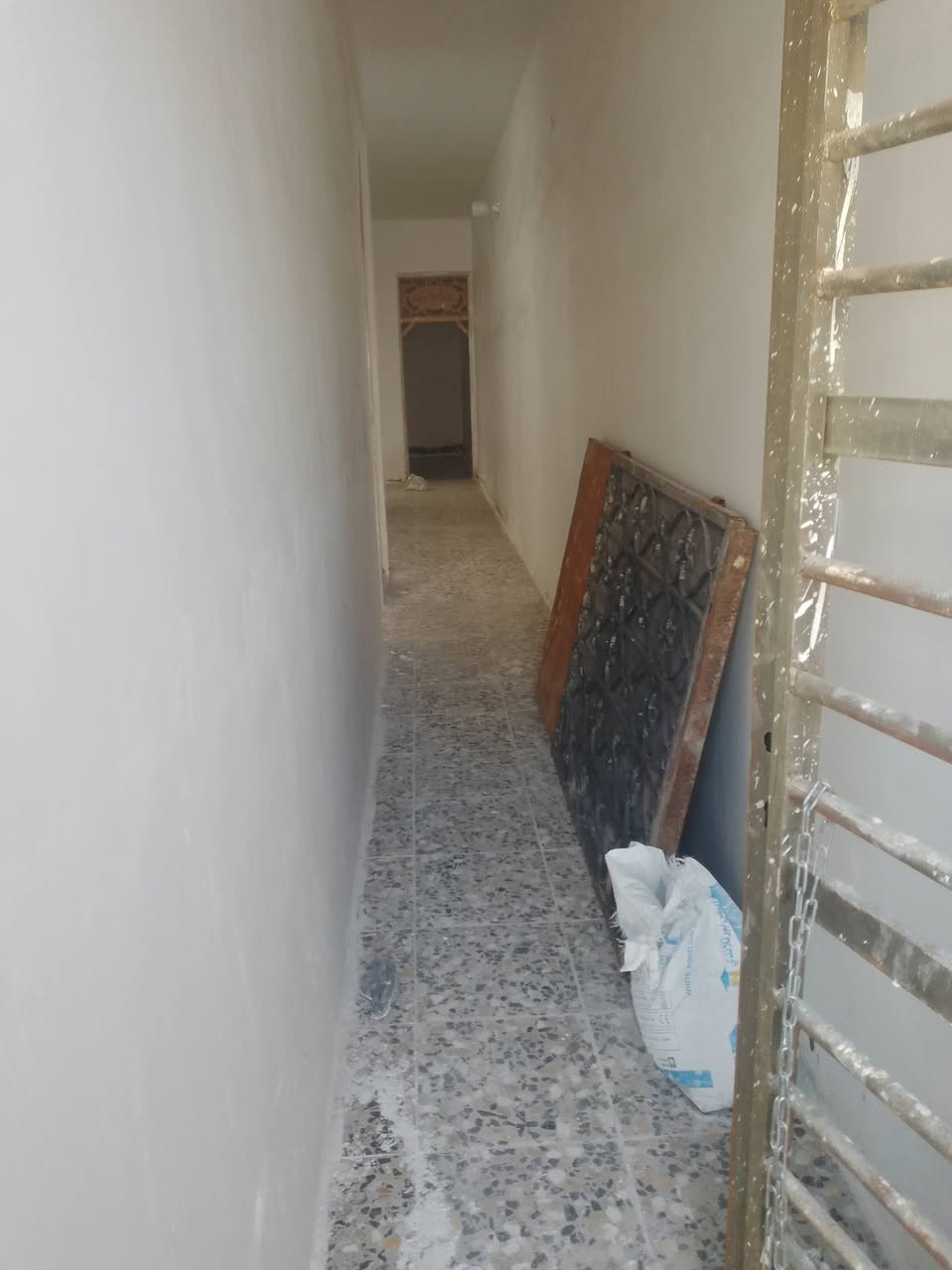 مساحتة 100 متر 

قيد إنشاء تستلم مفتاح كامل

يحتوي على غرفة مطبخ استقبال هول خدمات 

( تبليط مجاري كهرباء ماء)

السعر 60 وبي مجال 

الاستفسار ***********
