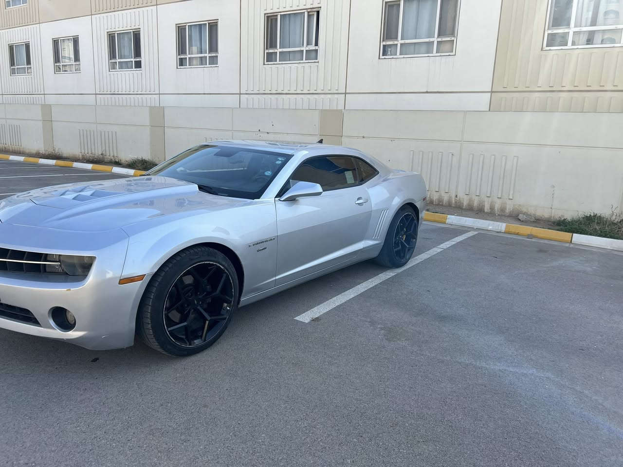 السلام عليكم ‏.       ‏
للبيع   ✅
شوفر كمارو   ✅

الموديل, 2011

كير اوتو  ممتاز ✅

مكينة ٦ سلندر حجم ٣٦٠٠ ممتازه جديده  ✅

صدر امامي خلفي جيد ✅

شاشه كبيره    ✅

جام كهرباء ✅

لايتات ليد ✅

كشنات جلد  ✅

كشنات كهرباء ✅

كشنات تدفئه ✅

داخل نضيف ✅

تحكمات ستيرن   ✅

شفتات ستيرن ✅

شفتات ستيرن  ✅

سستم صوت سماعات من Boston ✅

لدات داخليه  ✅

وبعد مواصفات هواي .

السياره نصبه فول حلوه احلى من الصور بالعافيه ع الي تصير من نصيبه.

أدامه كامله لمنظومه الماء شرط الحماوه ماكو نهائيا .

ادامه كامله للمنظومه الاحتراق 

حادث مابيها فقط كلير ٣ قطع والبنيد محدث بدون دواخل

السياره رقم اربيل رقم جديد هزه جديده  شرط التحويل

السعر  مناسب بالنسبه للفئه ومواصفاتها  الفول (٨٠ )) بيه مجال جدا بسيط حك الجية
العنوان بغداد بسماية 

***********‏
