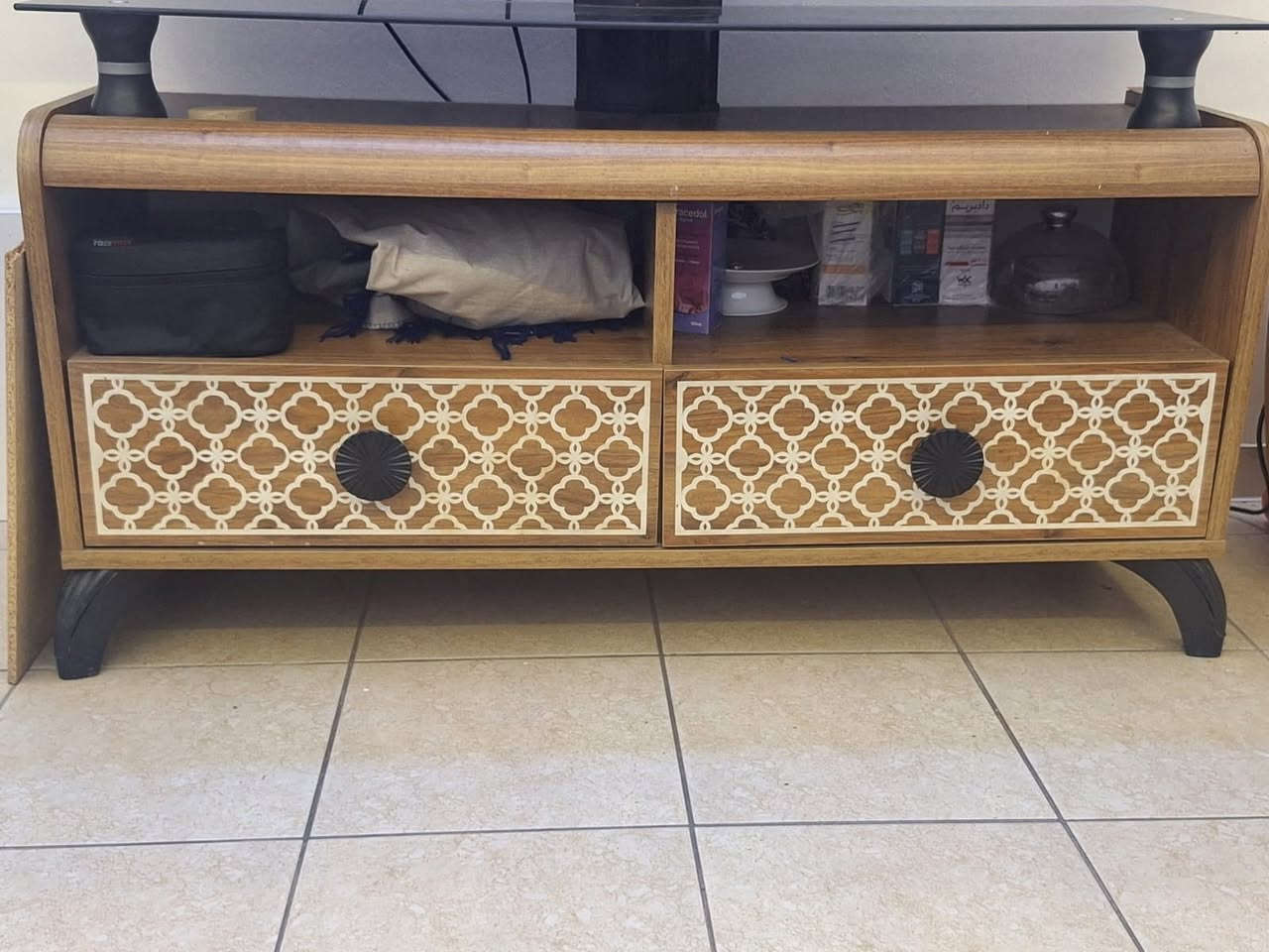 السلام عليكم اثاث للبيع جديد مابي ضرر كورنر وميز وكراسي٣٥٠
ميز بلازما ع٧٠ الواحد 
الميز ٦٠


**إذا كنت صاحب هذا الإعلان وتريد حذفه لأي سبب، رجاءا أرسل رسالة إلى الدعم الفني**