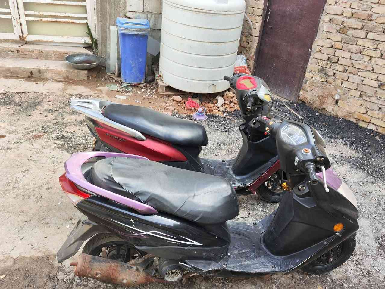 السلام عليكم دراجات عدد 2 سكنس شغالات سلف هندر محركات ماكس ياباني نضيفات مكينه ثنينهن غرسات فقط بيهن خيط بخار قليل السعر 250 وحده بيهن مجال بصيط مكاني حله شارع 60 رقمي ***********
