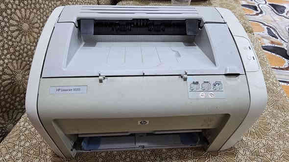 طابعة ليزرية hb laseJet 1020
ابيض واسود 
١٨ نسخة بدقيقة 
طباعة من الموبايل والابتوب من خلال كيبل 
طابعة مستخدم  شغال 
كاترج باودر جديد بيها 
نقص حاضن ورق  
وحدة من حلقات باب تبديل الكاترج مكسوره 
ما ماثره ع شغل الطابعة  
تشتغل بشكل جيد 
خدمية للملازم والطلاب والمكاتب والاستخدام الشخصي 
مع كيبل لابتوب 
مع كيبل كهرباء 
السعر  ٦٠ الف توصيل متوفر لكل المحافظات 
‎0783 272 3890
