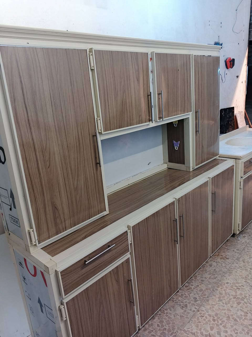 متاح كاونتر ثلاث قطع نظيف مثل ممبين  السنك مرمر  السعر 320 العنوان الزبير براحه النقيب شارع الدروازه قرب صيدليه الدروازه. 
***********
***********
