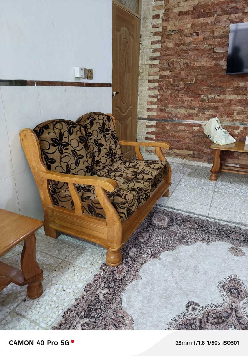 سلام عليكم
تخم زان ٧مقاعد مرتب الاسفنج منازل نوع ممتاز بي ضرر ومصلحة و الوضع طبيعي خالين اله معاكس مكان بغداد الشعب 
رقم ***********
