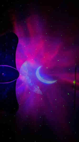 ✨ حوّل غرفتك إلى مجرة كاملة! مع الروبورت✨
خليك تعيش أجواء هدوء واسترخاء مع إنارة المجرة اللي تملأ المكان ألوان راقية ونجمات تتغيّر بكل سلاسة 🌌💜
مثالية لغرفة النوم، الاسترخاء، ألعاب البلايستيشن، أو حتى جلسات المزاج!

✔️ ألوان متعددة

✔️ تأثيرات سحاب + نجوم

✔️ هدوء نفسي وأجواء غير شكل

✔️ مناسبة لكل الأعمار

✔️ يحتوي على سبيكر بلوتوث

باقي الصور وفيديوهات التوضيحيه بالتعليق

📩 اطلبها الآن وخلي غرفتك عالم ثاني!

للحجز *********** واتساب

السعر :15 الف دينار 

توصيل داخل اربيل 3000 دينار 

باقي المحافظات 5000 أربيل
