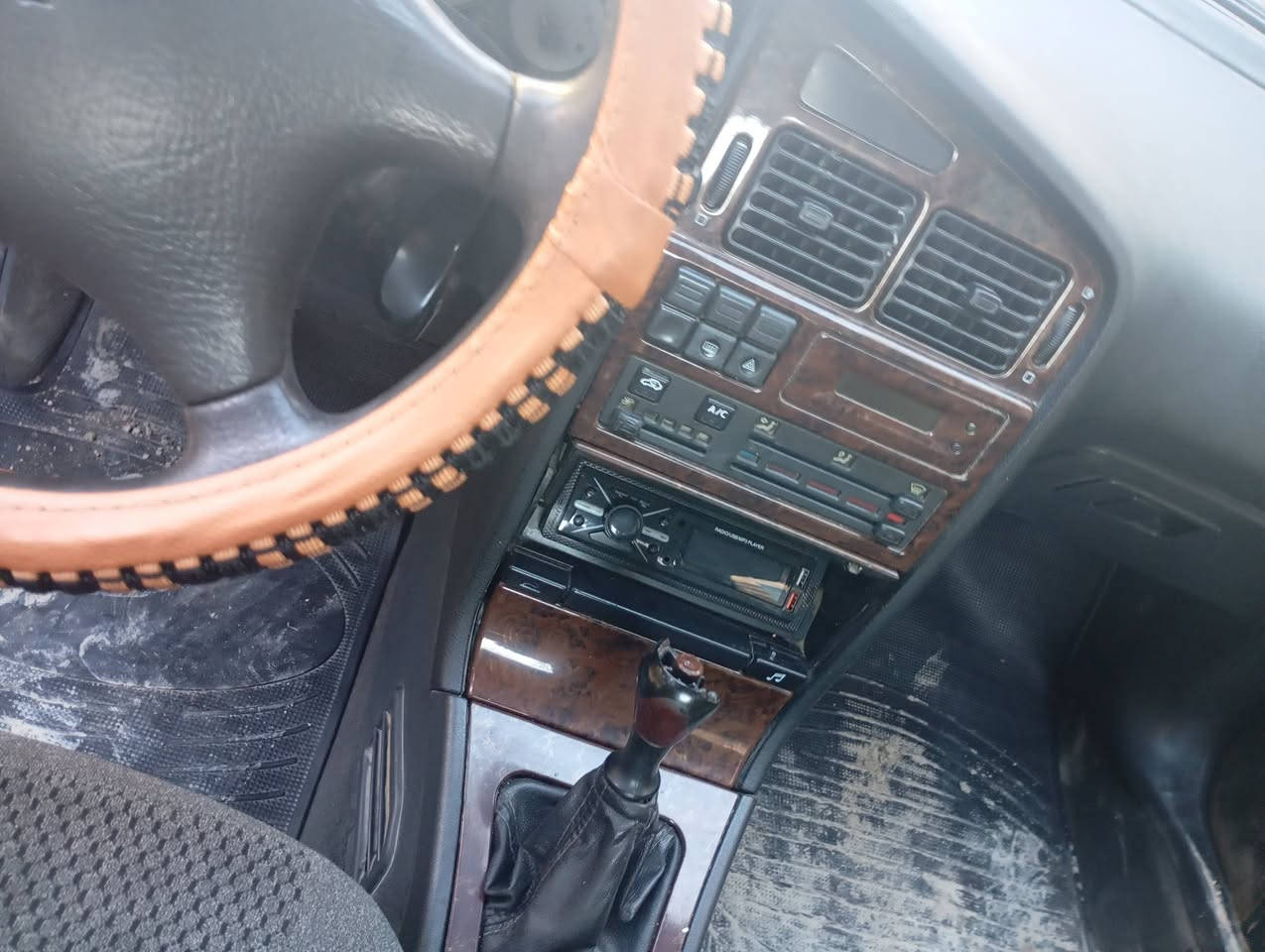 السلام عليكم بيجو بارس 2013 ماكينه كير جدا كهربائيات كلها شغاله سنويه 27 مشروع وطنيم رقم بغداد راعي يريد تحويل مباشر عقد مروري  عنوان بغداد الزعفرانيه سعر 32 وبيها مجال *********** واذا اكو مراوس انطي فرق وشكرن
