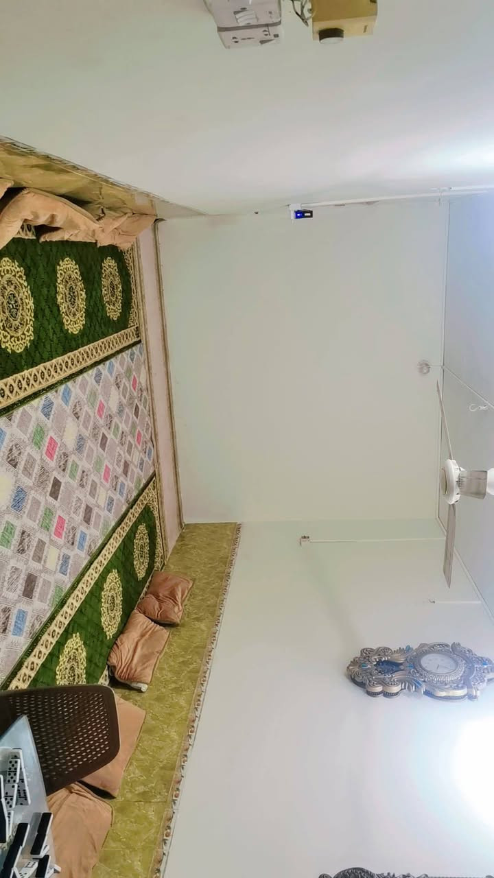 #دار_للبيع– طابو صرف📍 الموقع: حي الوحدة سوك ابو جميغ مقابل جامع الإمام الرضا مباشرة بالفرع الأول للمجمع المراد الطبي 
📐 المساحة: 150متر بناء ٢٠١٠ عگادة 
📄 الوضع القانوني: حر – غير مطلوب باسم أحد

مواصفات الدار:طابقين 
الطابق الاول
• غرفة نوم
 • صالة
 • استقبال
 • مطبخ
 • كراج
 • منور خلفي للبيت
 • صحيات داخلية وخارجية
 • حديقة
الطابق الثاني
غرفة نوم وصاله وسطح
للاستفسار الاتصال على الرقم *********** 
***********
