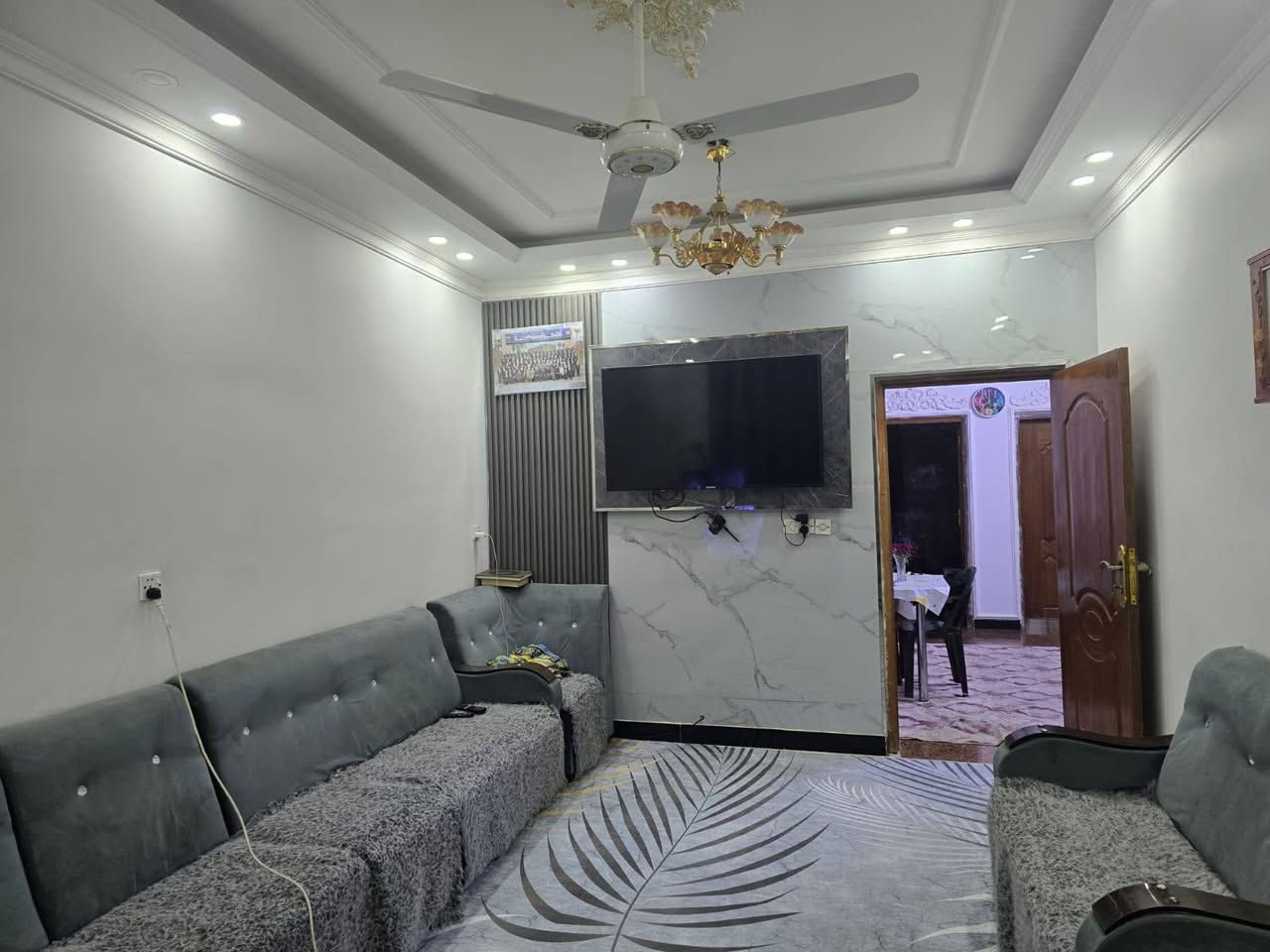 #عرض_للـبـيـع 
دار سكن للبيع مساحته 150م واجه(7،5 م *20 م) طابق واحد بناء طابوق 🧱 
بحتوي على غرفه خطار وغرفتين نوم ومطبخ ومنور وصحيات داخليه وخارجيه 
السعر 180مليون وبيه مجال
العنوان : بغداد- ابو غريب- خرنابات الجديده- قرب أنشائيه أبو طيبه
للأستفسار اكثر يرجى الاتصال على الارقام التاليه: 
***********
***********
