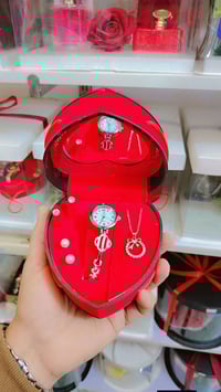 مكتب فدك • هدايا عيد الحب • ديالى بلدروز