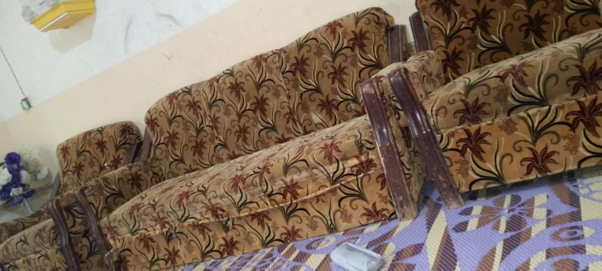 غراض للبيع نجف شارع المطار المشتري يجي خاص او الاتصال ع الرقم ***********
