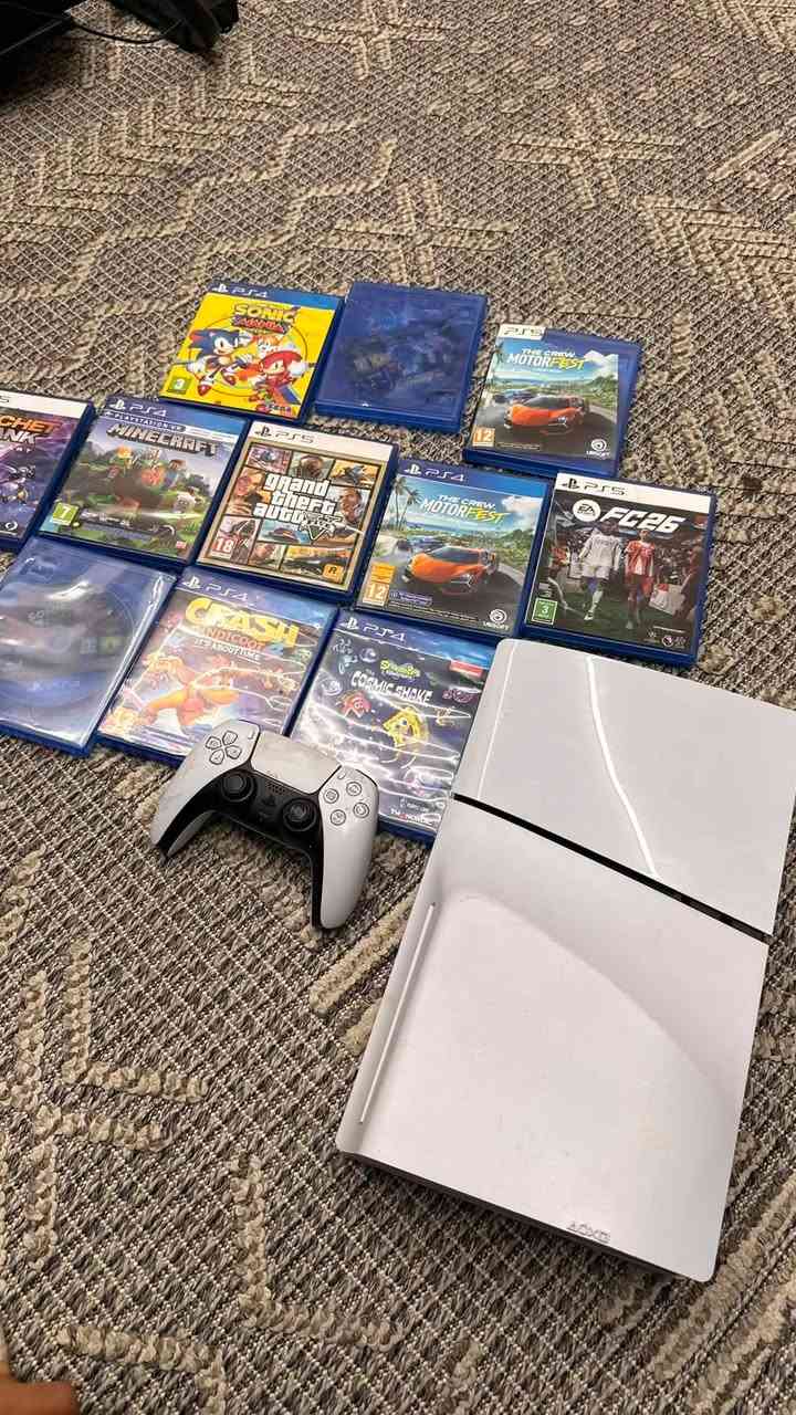 سلام عليكم
بلي 5 -ps5 +بكج دركسون كامل هوة ولستاند مالتنه
+مجموعة اقراص ps5/ps4
1.البلي شغال ممتاز بدون اي مشاكل او حماوه
بس بي مشكله بلقرص من ادخل لقرص يشكل جوه ما ادري ليش 
الجهاز يشتغل تنزل وتلعب عليه العاب طبيعي بدون اي مشاكل 
الملحقات 
كارتونه واير التشغيل وجويستك اصليه
سعر 550 وبي مجال 

2.دركسون لوجيك G29 كير وشفتات ستيرن شغال 100% يشتغل على ال
Pc+ps4+ps5
ويا ستاند معدن كامل 
سعرة كامل ب 300 الف بي مجال

3.اقراص 

EA Sports FC 26 (PS5) — 35,000 دينار
 The Crew Motorfest (PS5) — 25,000 دينار
 GTA V (PS5) — 25,000 دينار
 Ratchet & Clank: Rift Apart (PS5) — 25,000 دينار
 Crash Bandicoot 4 (PS4) — 20,000 دينار
 The Crew Motorfest (PS4) — 20,000 دينار
 SpongeBob Cosmic Shake (PS4) — 18,000 دينار
 Minecraft VR (PS4) — 15,000 دينار
 Sonic Mania Plus (PS4) — 15,000 دينار
 Sonic Forces (PS4) — 12,000 دينار
 Lego Batman 3 (PS4) — 10,000 دينار

اذا تاخذهن شلع يختلف سعر 
مكان بغداد 
***********
