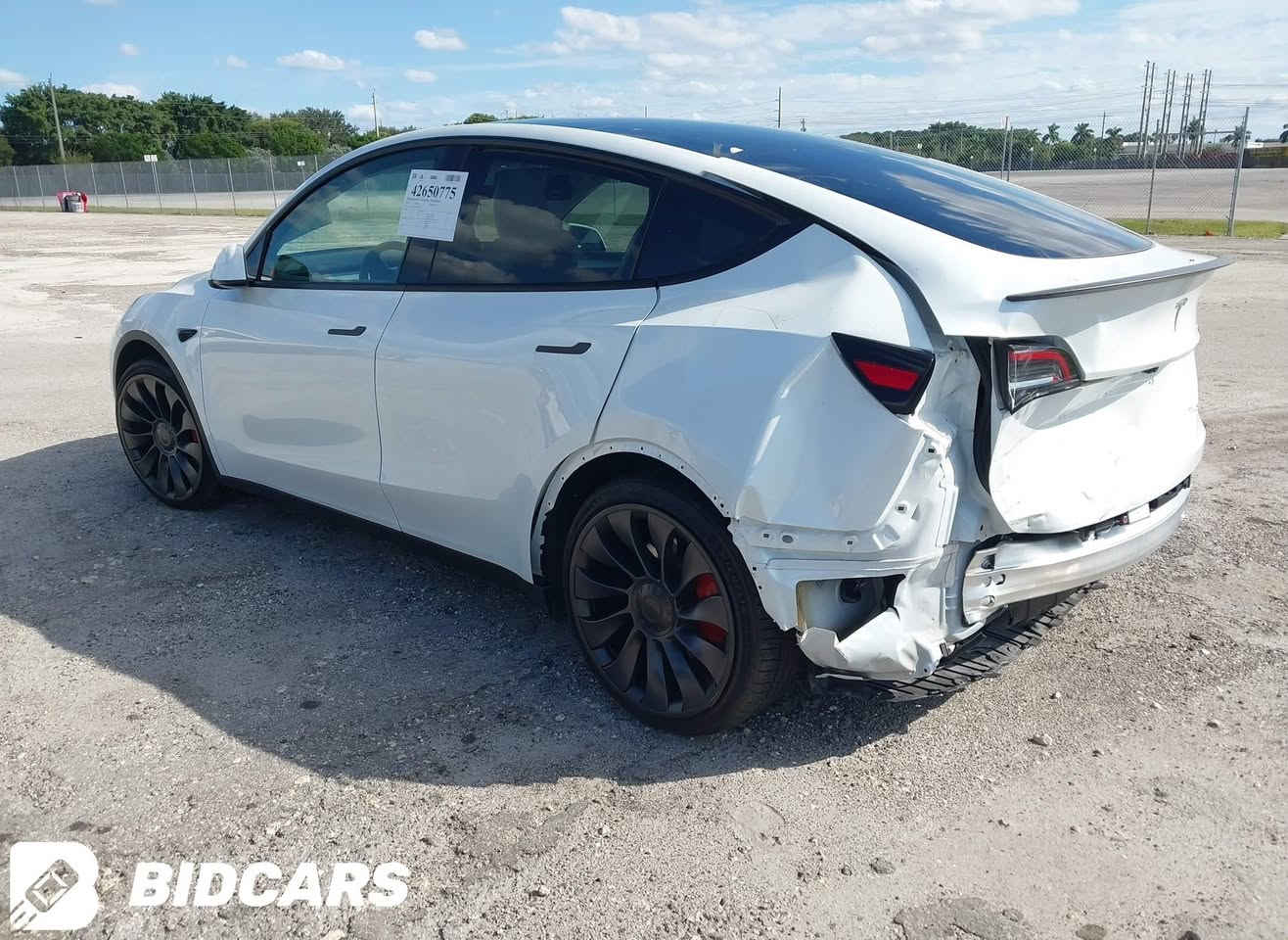 تسلا موديل Y بيفورمنس 2024
اللون أبيض
عداد المسافة 14 ألف كم حقيقي
الضرر جاملغ خلفي فقط
السيارة مكانها بغداد 

المواصفات:

دبل ماطور دفع رباعي (أعلى فئة بيفورمنس)

داخلية بيضاء سبورت

سقف بانوراما زجاج

شاشة كبيرة حجم 15 إنج

حساسات أمامي وخلفي أصلية

حساسات جانبية للاجتياز

طقم ويل حجم 21 مع تايرات جديدة وفجوج حمر سبورت

كاميرات عدد 8 تغطي السيارة بالكامل

باب الجنطة كهربائي شفط

الأبواب الجانبية كهربائية مع بردات أصلية

مقاعد جلد أسود أصل تحكم كهربائي كامل

تحكم كامل بالسيارة من خلال الشاشة

نظام قيادة آلي (Auto Pilot)

نظام القيادة الذاتية الكاملة (Full Self Drive)

عداد ديجيتال

تشغيل تلقائي وتشغيل عن بعد

دخول ذكي بدون مفتاح

نظام رادار ذكي لمنع الاصطدام

نظام تنبيه عند الرجوع للخلف

نظام تحديد المسار على الطريق

نظام قراءة السرعة من الشوارع

الأنظمة الترفيهية:
يوتيوب – نتفلكس – تيك توك – واتساب
نظام واي فاي – GPS – خرائط – بلوتوث – USB – AUX

الــســعــر :265 ورقة مصلح مرقم كامل ولحد يكلي غالي فئة خاصة هاي تريد رخيص دور وتلكة 
احنة فقط قطع مميزة

رقم صـــاحب السيارة: ***********
