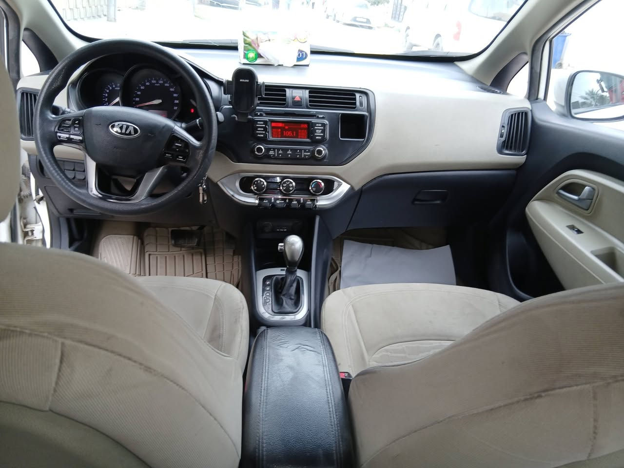 كيا ريو ٢٠١٤ خليجي للبيع او مراوس النترا او فورتي
بدون حادث بيهة قطع صبغ اثر شخوط
الدواخل و الشواصي مكفولة
مكينة ١٦٠٠ دوش ما مفتوحة و الكير ما مفتوح
سيارة فول مواصفات عدة الفتحة
نضام ايكو
تحكم ستيرن جهتين 
مري شفط + تحكم كهرباء 
جام اوتو + انضمة قيادة 
رقم بصرة مشروع وطني باسمي السيارة
العنوان بغداد الدورة السعر ٨٣ وبي مجال
***********
