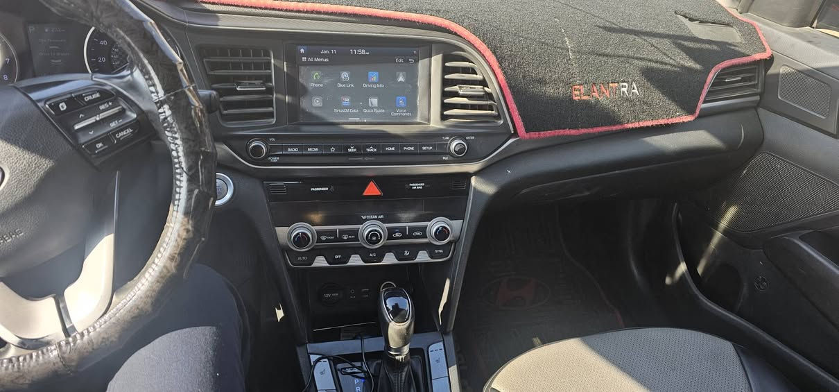 النترا 2019  امريكي محرك 2000 دوش فتحة بصمة مانع انزلاق رادار
حادثها موجود بالصور باب مبدل اصلي وجاملغ 
وصار بيها ضربة بالعراق بالجنطة وراجع بلادي 
السعر 125 بغداد المعامل 
***********
