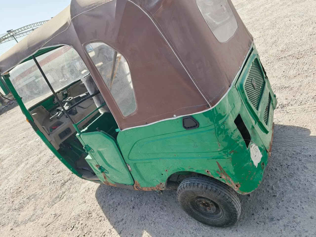 تكتك للبيع موديل 21 كلك ادوات مكانها بغداد سعرها 3وبيها مجال مكينه مامفتوحه كشرها بي طخات كهربائيات يشتغلن رقم الاتصال ‏‪***********‬‏
