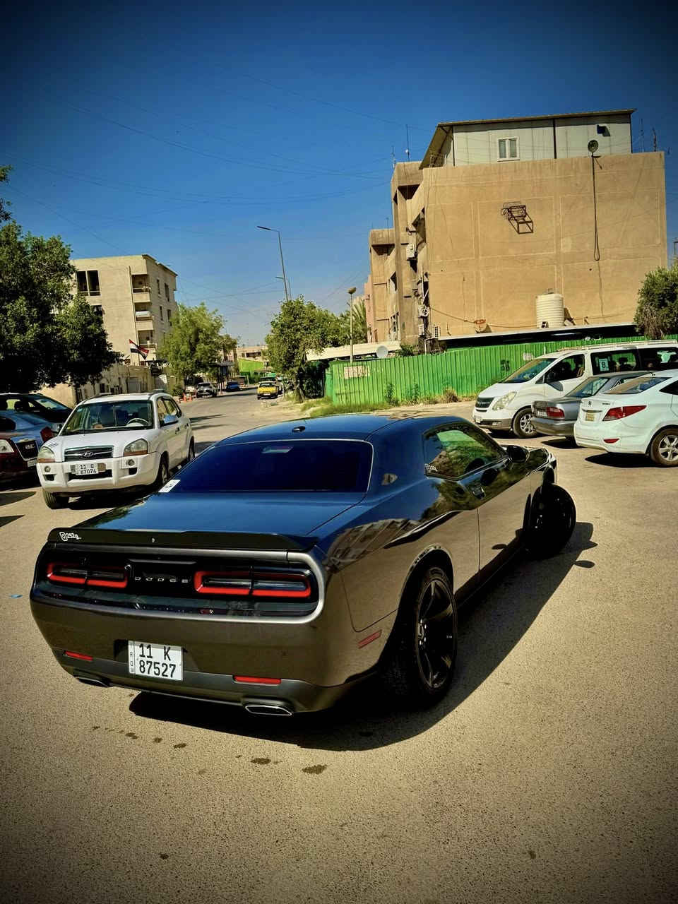 السلام عليكم اليدور جديد ونضيف جالنجر موديل 2023 sxt لاسكول
سيارة بلادية اني مستوردهة بعدهة ع وضع الشركة 

بيهة جاملغ وبنيد محدثة بدون دواخل اكرر بدون لا لغد ولا شاصي غاز التبريد الاصلي بعدة بيهة  صور الحادث خاص

مواصفاتهة هية لمعروفة كشن كهرباء تشغيل عن بعد 

سقف روز رايز  دشبول لد متغير 

ويل نجمة خسفة قوية اصلي 11انج وتاير 20 تايرات جدد 

رقمهة بغداد صارلهة 4شهر ونص من رقمتهة 

سيارة الف متصرف عليهة جاهزة من كلشي 

مكاني بغداد *********** ترهم مراوس هم
