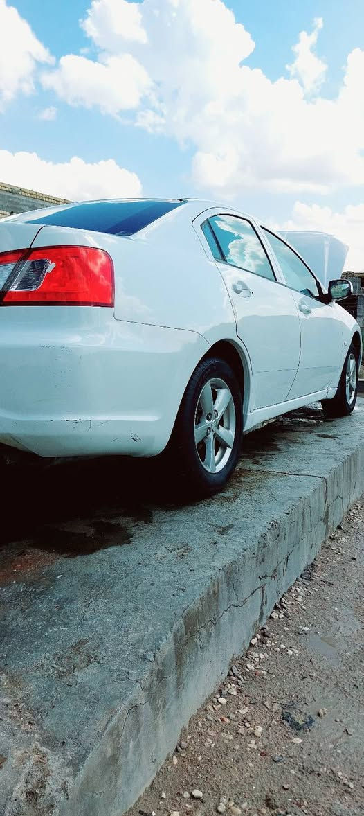 سياره مسيووو
جاهزه علا اخر حبايه 
1حداديه
2تبريد
3تواير 
4 مكينه وكير مكفولان 
مكينه ٢٤٠٠ دوش انسه الصرف 
5 شاشه او كامره دوار 
السياره مابيه لا ضربات ولا صبغ ولا رصعات ظربه خفيفه بل بنيد ومرجعينه اصلن مامبينه ابيعك سياره مكفوله لا بيه رصات ولا زلغ ولا صبغ ولا اي شي السياره اتخبل احلا من الصوره وجاهزه علا اخر حبايه 
السياره سعره 90 وبيه مجال للطيبين 
مكان السياره ناصريه سوك الشيوخ 

هاتف واتساب او خط شغالات
***********
