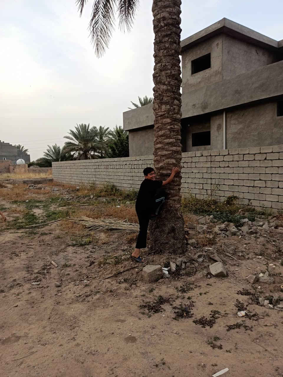 السلام عليكم
قطعة ارض للبيع في منطقة البدعيه مساحه 460متر + فضله تقريباً 20 متر 
هاي صور للأرض جاهزة للسكن طابو زراعي تبعد عن جسر سامراء دقيقه بالسياره وعن مشروع الاسحاقي 50 متر وقريبه على بيت عدنان حمد 
*********** اي استفسار اني حاضر
