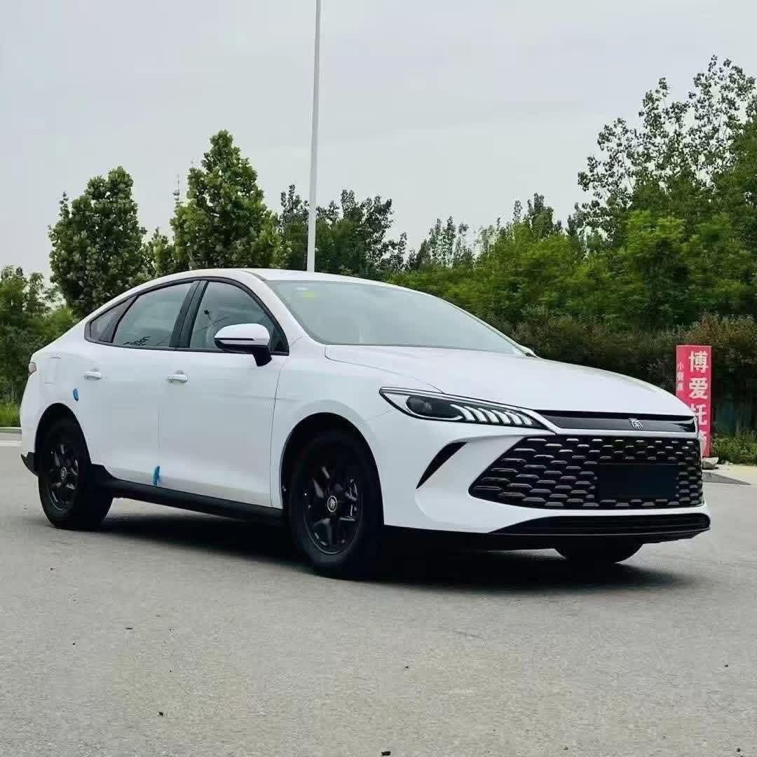 من معرض الاخوين 
عرض خاص حين نفاذ الكمية 🔥🔥🔥🔥🔥🔥🔥🔥 

وصلتكم الجديدة... BYD Qin Plus 2025  🚘
قمة التكنولوجيا والاقتصاد بلمسة فخامة ✨🚘
كامل ملحقات 
الداخل زيتوني 
هذا المختلف الي يجي داخل زيتوني 
متوفر بالون الأبيض 
🔹 محرك يضمن أداء قوي مع صرفية وقود منخفضة جداً
🔹 تصميم أنيق بخطوط عصرية وواجهة أمامية مميزة
🔹 شاشة وسطية & كاميرا خلفية
🔹 مقاعد مريحة ومساحة واسعة للركاب
🔹 أنظمة أمان متطورة: وسائد هوائية، مثبت سرعة ذكي

💡 سيارة عملية، اقتصادية، ومناسبة للمدينة والسفر 

السعر 17700  شامل  الدلاليه  🔥🔥🔥🔥

📍 العنوان / بغداد الوزيرية مقابل المجمع العلمي 

البيع فقط نقد 

للاستفسار الاتصال على الأرقام 

☎ ***********
☎ ***********
☎️***********
