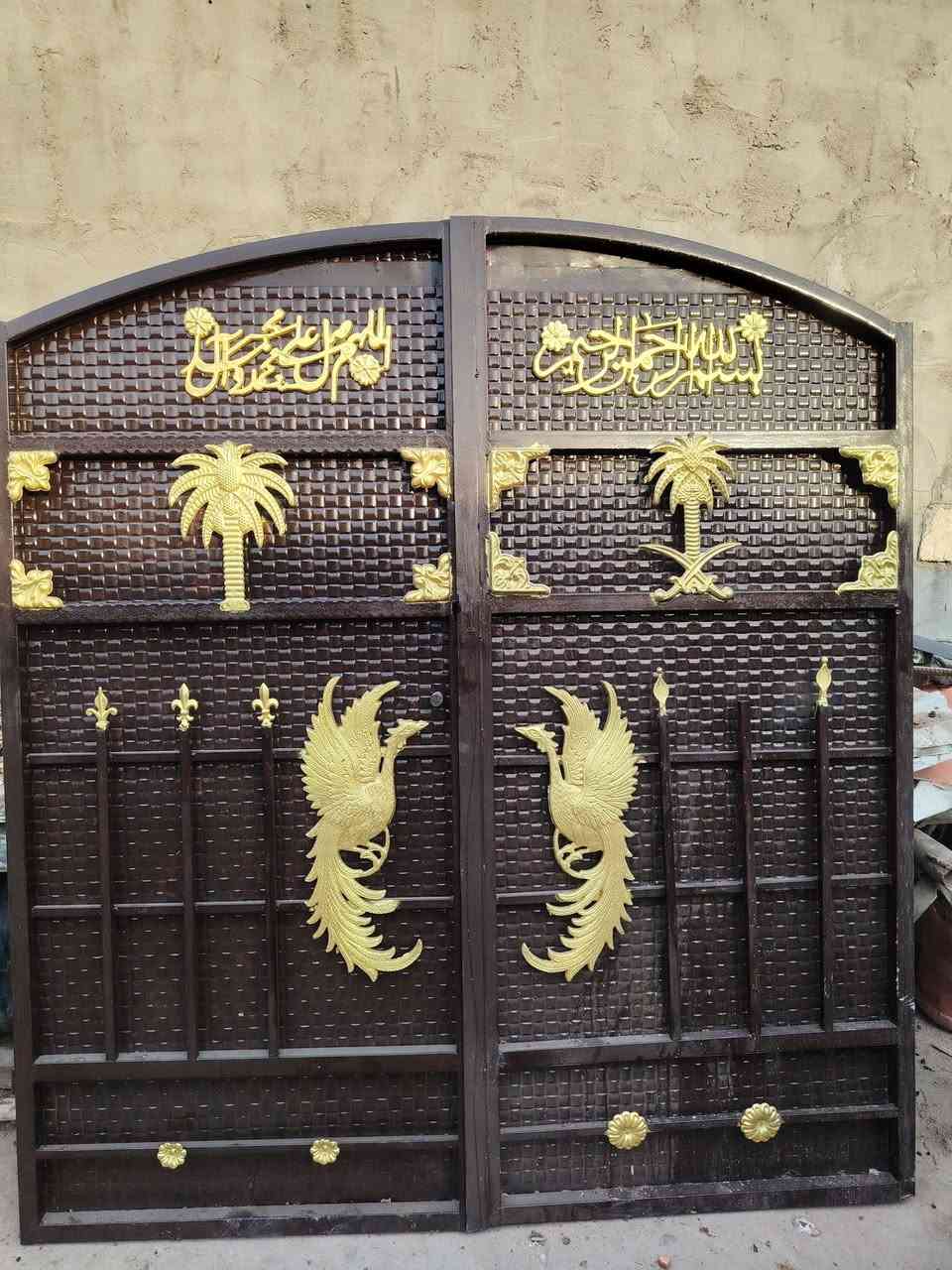 السلام عليكم باب بيت جديد للبيع 
العرض 2متر  الطول 210سم حديد ثكيل امامك بل صوره 
الستفسار عله هاذ الرقم *********** 
مكان بغداد
