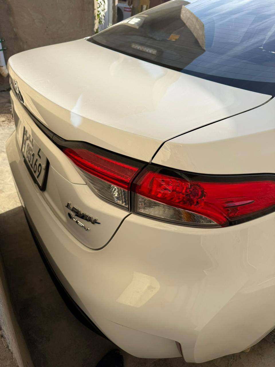 السلام عليكم اخوان كورولا هايبرد موديل 25 الشكل الامريكي بها اصب عين طخه باب السائق سعر 155 رقم الهاتف ***********
