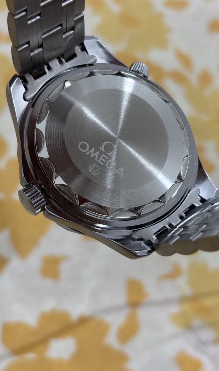 اوميگا مال بالة ماستر كوالتي وزنها ثقيل ستيل ضد الماء
تشتغل على الباتري
غير مستخدمة نظافتها ١٠٠٪؜ جديدة مع علبتها
قطر الساعة ٤٥ والاطار دوار
السعر  ٨٠  الف سعر نهائي ثابت مع التوصيل


**إذا كنت صاحب هذا الإعلان وتريد حذفه لأي سبب، رجاءا أرسل رسالة إلى الدعم الفني**