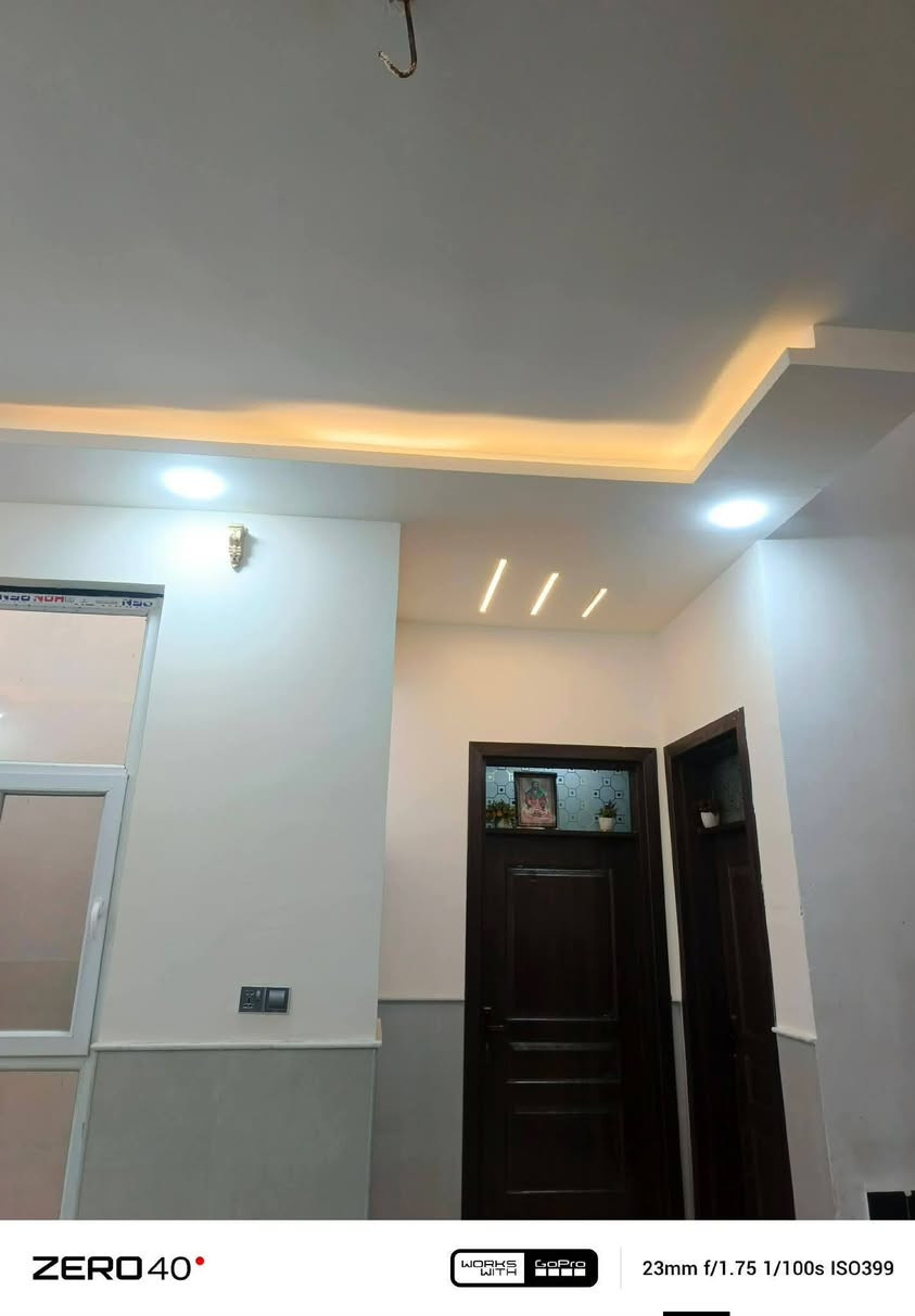 اللهم صل عل محمد وال محمد 
دار اللبيع 💒مساحه 200م طابقين
1يحتوي عل 4/غرف 

2صاله + مطبخ +استقبال

3حمامات داخليه و خارجيه 

4بناء طابوق جمهوري صب مركزي 

5جبس بورد بيت كامل ارضيه بورسلين 60x60

6بيت قريب كلش عل شارع مطار 

7عنوان بيت عمود 335شارع مطار قرب جسر شهداء 

8شوراع تبليط🛣️ كهرباء ماء اناره اليليه🌃 
  
باقي تفاصيل خاص استفسار ***********
