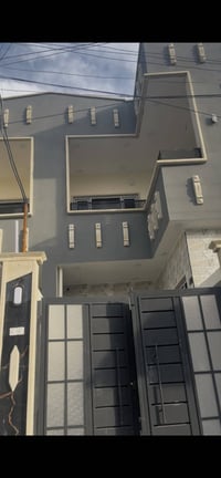 دار للايجار • ١٠٠م • قرب تقاطع قباء