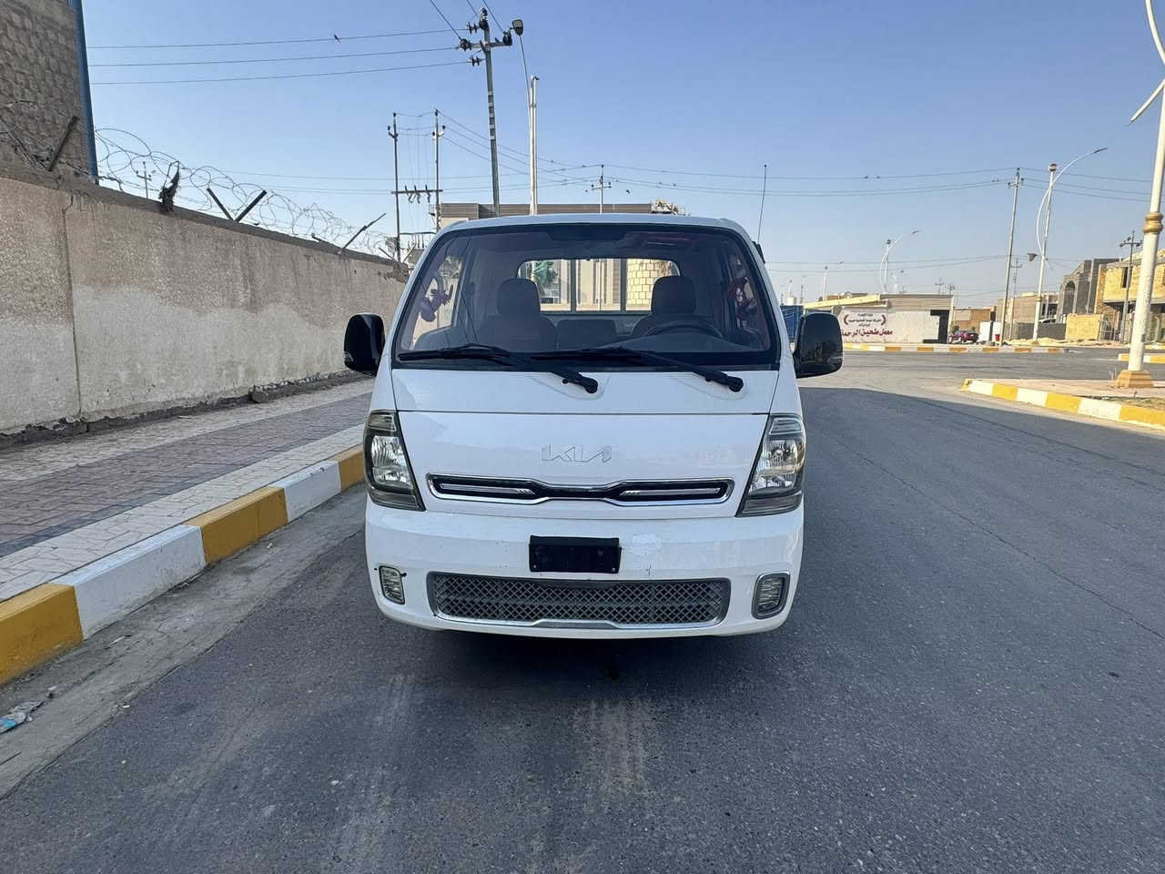 السلام عليكم                                                                  كيا ٢٢ رقم ذي قار  محجوزه للمصرف  باقي سنة  وصير حر
استقطاع مباشر.                    
سياره قماره مبدل     
السياره جاهزه طخم تاير  
محرك لا بخار ولا تنقيص
كير اكسل شاصي مكفول 
السعر ١١٨ وبيه مجال
مكان السياره ذي قار 
***********
***********
