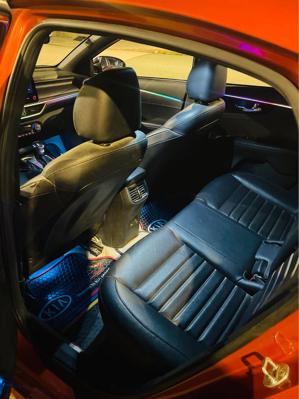 للبيع او المراوس 
كيا فورتي جي تي لاين 2023 فول مواصفات للاخير 
محرك 2000 دوش (المحرك مفتوح والمفتوح مينكفل ) لا نضوح ولا حماوه ولا تنقيص ولا تبخير 
ضربتها موجوده بلصور صندوق وجاملغ والباقي كفاله بجم كبس 
فتحه 
بصمه تشغيل وابواب 
تشغيل عن بعد
رادارات جانبيه امامي واخلفي
صندوق بصمه وفتح ذكي 
شاشه جبيره وتبريد شاشه
تدفئه وتبريد امامي وخلفي قطعتين
كشنات جلد تدفئه وتبريد
لدات اناره داخليه كامله متغيره بلجهاز
عين الشيطان متغيره بلجهاز
بعد هواي بيها مواصفات 
سعرها 135 وبيها مجال والكل يعرف بلجي تي لاين واسعارهن وانه بلخدمه
تعجبك السياره ع راسي متعجبك فدوه الك 
العنوان بصره التحسينيه 
*********** البصرة, العراق
