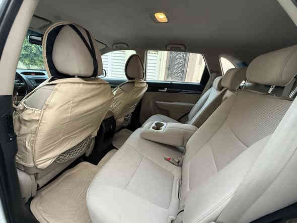 سيارة كيا سورنتو وارد خليجي 2014 
شرط كير محرك محرك اربعه سلندر دوش مرغوب صدر امامي خلفي جاهزها اربعه تايرات جددت سنويه وهزه جديده تحويل مباشر موصفات معروفه سياره مكفوله كفاله عامه مكاني صويره سعر 177
***********
