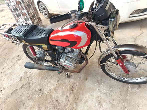 سلام عليكم دراجه للبيع ٢٠٢٠ اوراق سعره ٦٥٠ وبيه مجال  كشن جديد وتانكي وسله ويل خلفي توني شاد كهربايات كامل توه مبدله المكان( سوق الشيوخ)***********
