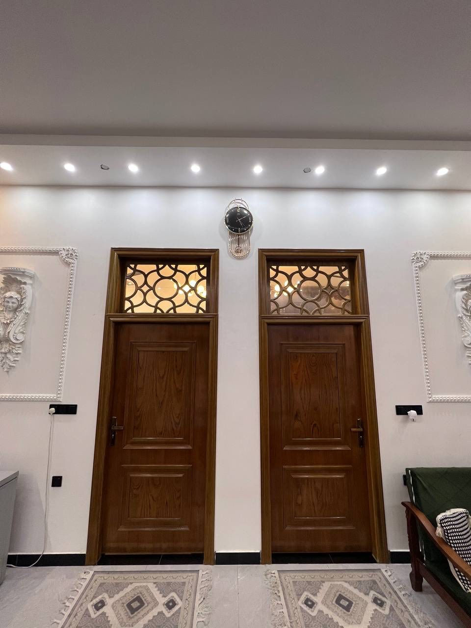 دار سكن / البناء #طابوق اصفر بالكامل
#المساحة :: 220م 
اساس وسقف كونكريت البناء حديث .
إبي الخصيب جيكور قرب حسينية حبيب ابن مظاهر .
…………….
طابو صرف زراعي عراقي نموذج 25
تقابل صاحب الأرض مباشر .
…………….
#يحتوي :: كراج واسع . جزامة منظومة غاز وماطور بوستر
صحيات خارجية . أستقبال . مطبخ حار + بارد . صالة واسعة
غرفتين منام . صحيات داخلية . منور . حديقة داخلية شلال .
…………….
درج خارجي مؤدي للسطح .
#نظام_شغل_البيت_جبس_بورد
…………….
البيبان والشبابيك ألمنيوم / الزجاج عازل صوت .
…………….
سقيفة فوق البيت / شغل السطح مادة عازلة للرطوبة .
…………….
الدار بي تفاصيل اكثر غير مذكورة .
…………….
#السعر :: 180 مليون قابل للتفاوض .
…………….
#للأستفسار :: 
***********
