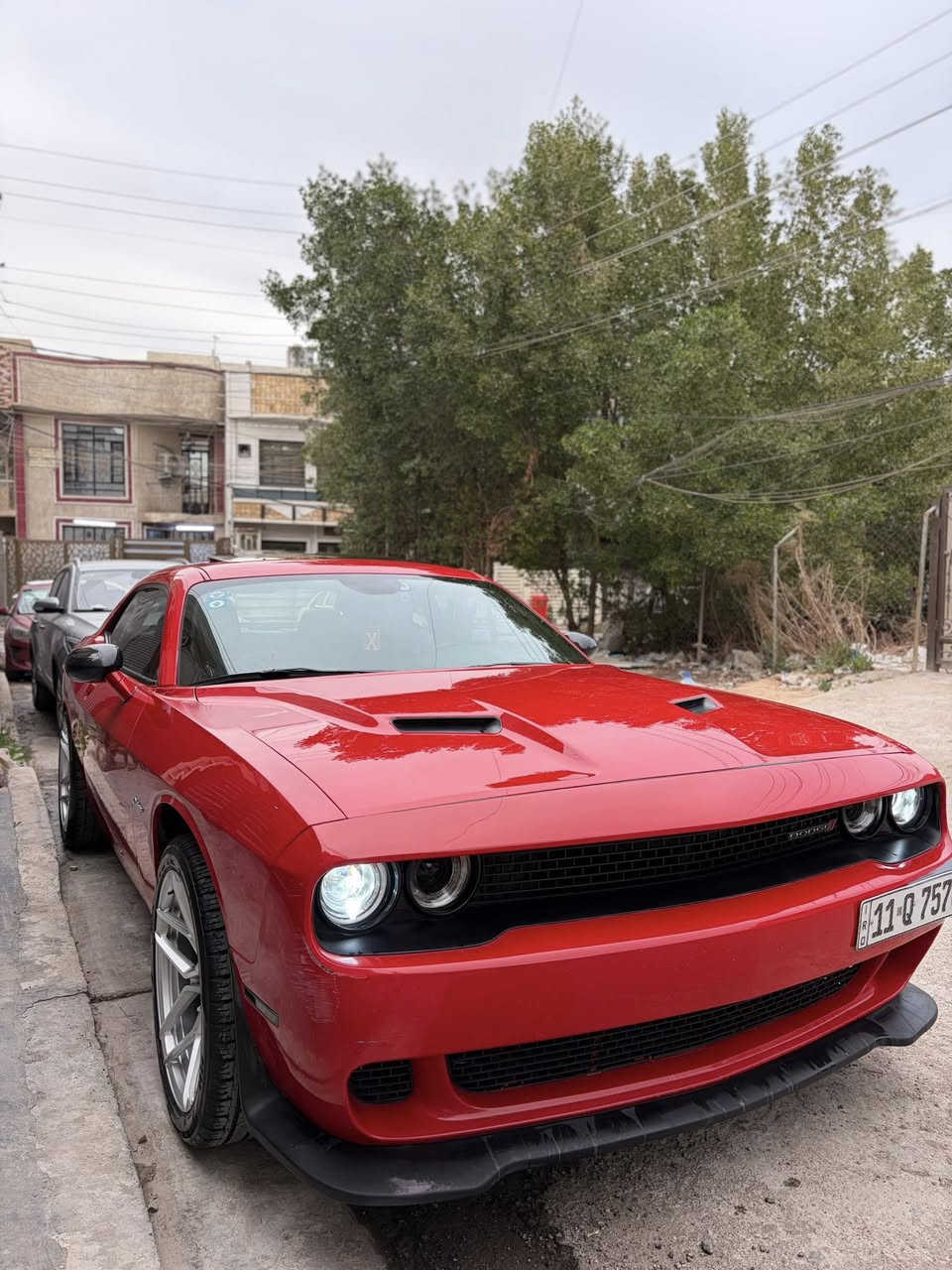 السلام عليكم اخوان 
جالنجر 2019 v6 
لون احمر طماطه 
رقم بغداد بأسمي 
ماشيه 70 
فول مواصفات 
فتحة (سلايد)
جلد
تبريد وتدفئه كشنات 
هيتر ستيرن 
عليها ويل روهانه سلفر 
منضومة زنون كامله 
بيها جاملغ امامي عكس السايق وبارد باب السايق 
مكفوله من الشواصي واللغود والايرباك 

مكاني السيديه او حي العدل 
*********** 
السعر 215
ممتواجد ع فيس خابرني وتشلع عيوني
