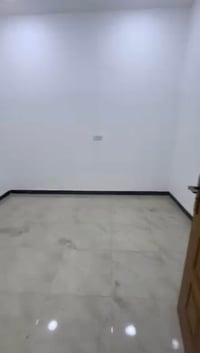 شقة للإيجار غرفة واحدة وهول ومطبخ وحمام ومنور ايجار شهري للاستفسار 077...