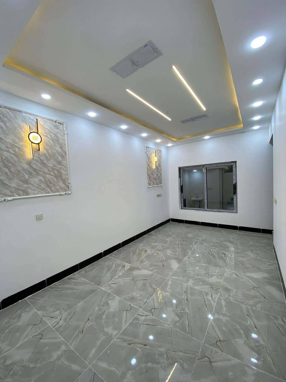 دار للبيع طابو صرف مكان حي الاسره و مفقودين مساحه 135متر بناء حديث *********** متوفر بيوت للبيع للمزيد اتصل
