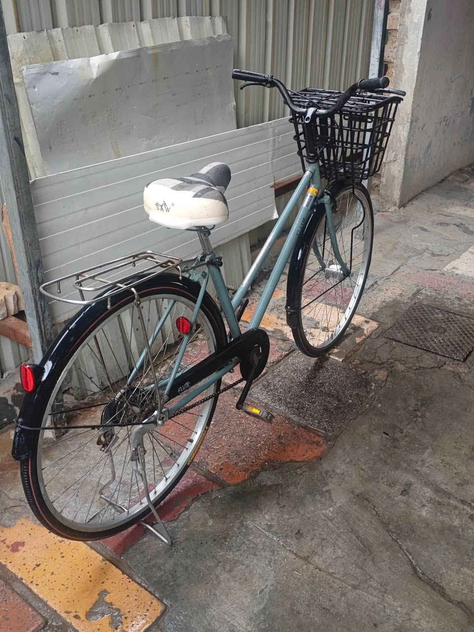 سلام عليكم بيسكل بناتي للبيع او مراوس سعر 90 بيسكل نضيف مابي نقص  حجم27 عنواني بغداد سريع حي العامل الملحانيه رقمي ***********
