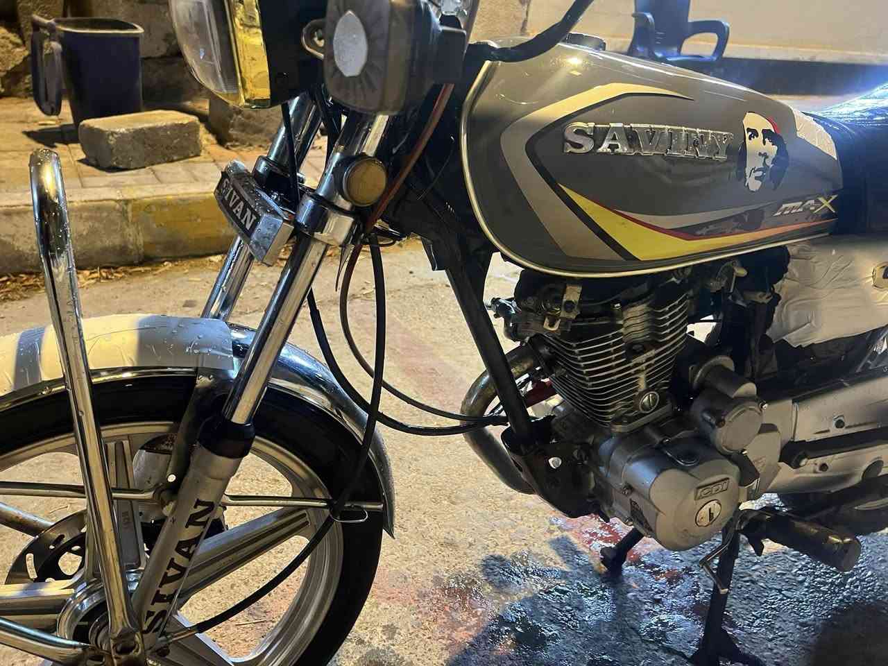 للبيع ٦٠٠ وبيها مجال دراجه إيراني نضيفه شلعه فول محرك اخرس كهربائيات دبل اشره نكرة صلف لا تنقيص لا تبخير دراجه حيل حلوة مابيهه اوراق مكفوله من السرقه المكان رمادي شارع ٢٠ 
***********
