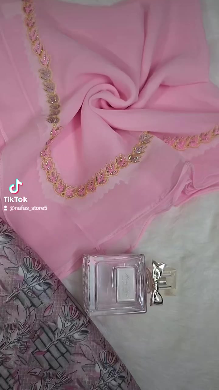 متوفر مخور  قطعه قماش 4 أمتارحرير اندنوسي تطريز وستراس يعني شغل درجه اولى مع شال مطرز. السعر 25 مع اجور التوصيل


**إذا كنت صاحب هذا الإعلان وتريد حذفه لأي سبب، رجاءا أرسل رسالة إلى الدعم الفني**