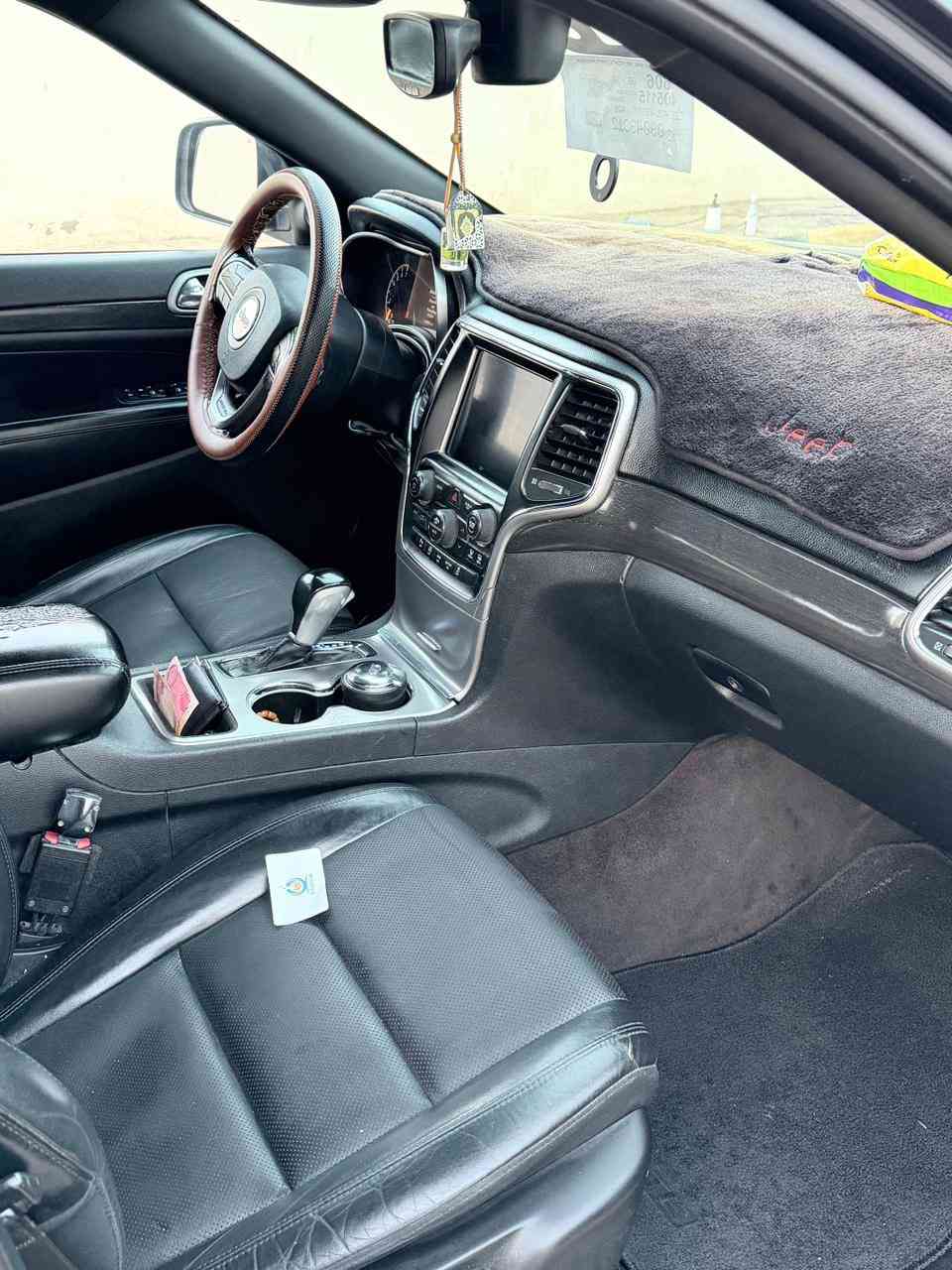 السلام عليكم
للبيع جيب وارد أمريكي  موديل 2018سته سلندر مكينه كير كفاله حادثها تبديل دعاميه إماميه والجاملغ راجع صور الحادث مع السونار  مرفقه مع المنشور 
السعر 210 
***********
