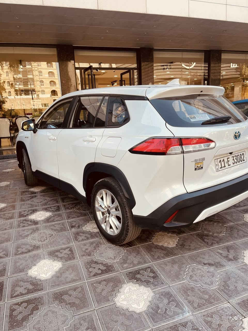 بسم الله الرحمن آلرحيم 
🌺السلام عليكم ورحمة الله وبركاته🌺
🔴اخواني عندي كورولا كروز 2024 ماشية ٣٣ الف هايبرد للبيع مرقمة لوحات وسنوية رقم بغداد باسمي🔴
السيارة مكفولة ولله الحمد من الصبغ والبارد والتبديل  🌹تجميع الصين🌹
ا(مواصفات فول بيسك الأساسية والمعروفة) ا
❄️تبريد شاشة، كروز سرعة ورادار وسلايد روف 
📺شاشة كبيرة وتفاعلية واريل نفكيتر 
بصمة ومود درايف وهاند بريك كهربائي 
🌹سعر السيارة ١٦٨٠٠$  دولار 🌹 
🟥العلامة الزرقاء الباب الاول  ومرقمة وهزة
مكان السيارة بغداد الكرادة / المسبح
للمعلومات الاتصال على ***********
