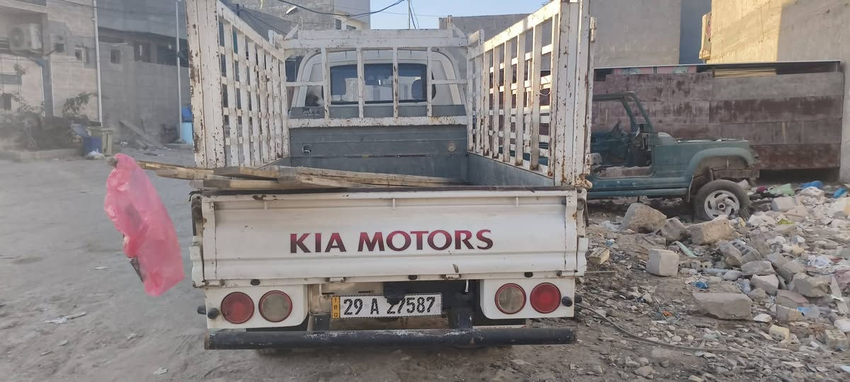 السلام وعليكم كيه فحل موديل 15سنويه جديده وهزه جديد ورقم دولي محرك كير شاصي كله شرط تحويره 14 وتانكي كاز 120 بيها ظرر الباب مال سائق مبدل وبعد  صبغ ماصبغ مكان الظربه كدام العين هاي صورها وشرط تحويل ثاني يوم سعرها 105مكان السياره كربلاء للتوصل الاتصال عل رقم ***********
