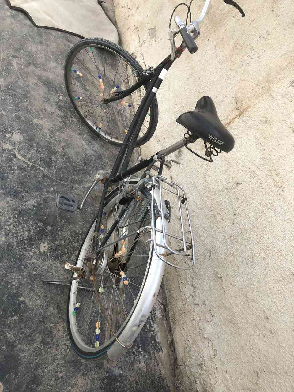 السلام عليكم 
للبيع بايسكل بناتي حجم ٢٦
جان متروك مبدل زوج تايرات وجوب ومبدل ماشة
مكاني العامريه 
هــ/***********
