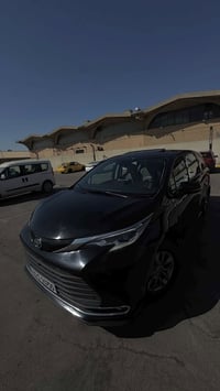 TOYOTA SIENNA XLE -المحرك : 2500 cc   هايبرد   -تحديد مسار  -رادارات 3...
