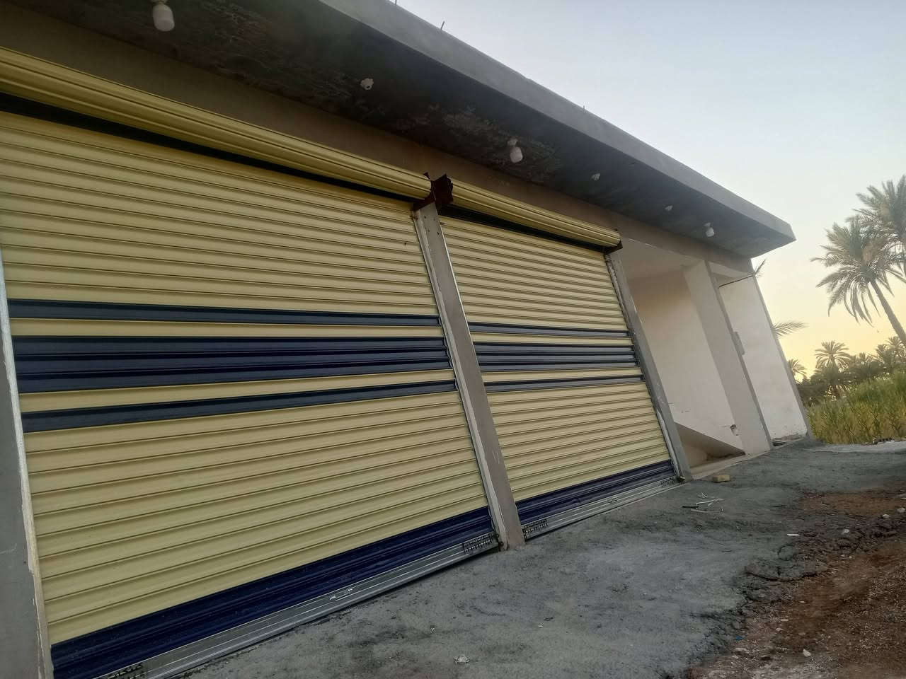 سلام عليكم محلات للايجار تجارية على شارع ١٠٠ بسعر مناسب محلات كاملات الاستفسار أكثر مراجعت مكتب بهاء الجشعمي للعقار أو الاتصال على رقم التالي ***********

